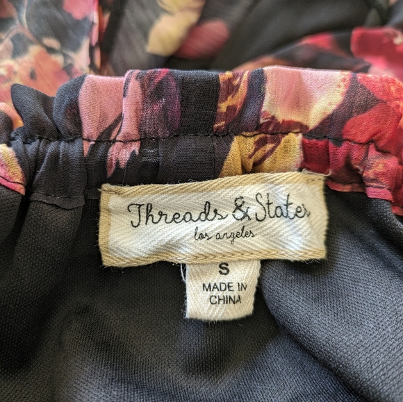 Threads & States maxi dress size small, black background with floral print - Picture 6 of 8